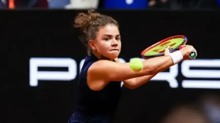Ball Kid Intervenes, Aids Jasmine Paolini During Australian Open Match Surprise