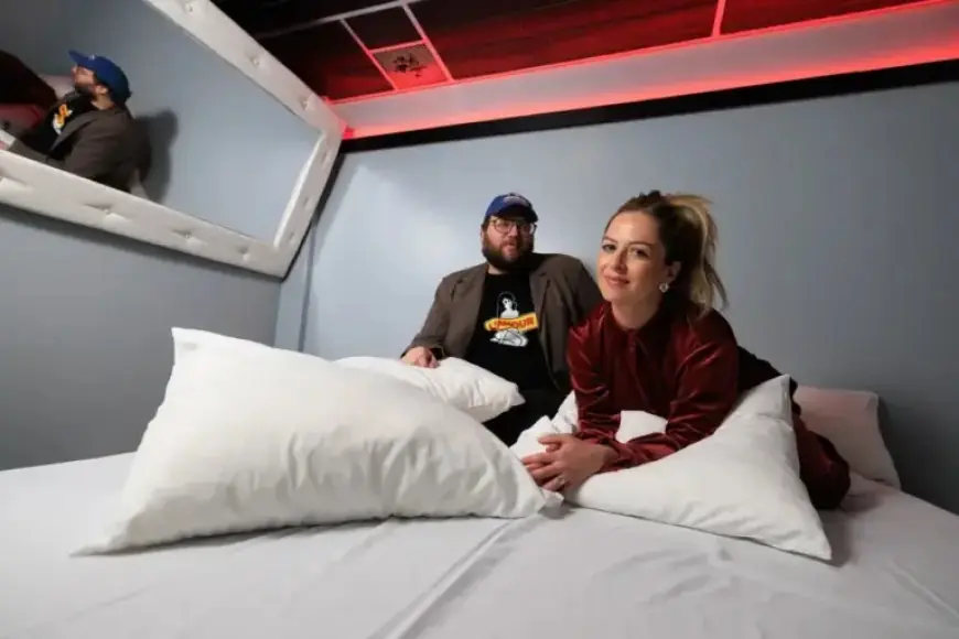 Exploring Deep Questions Behind Folichonneries