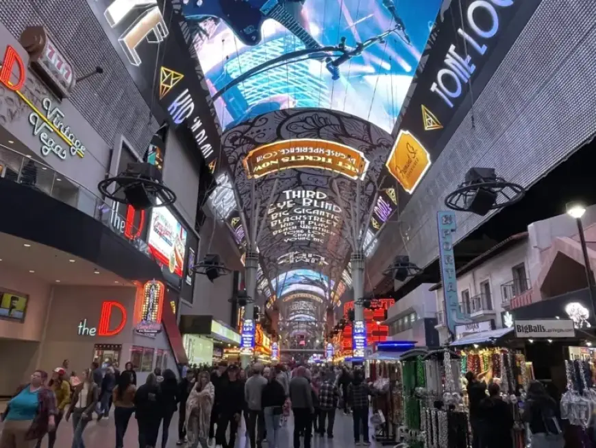 Las Vegas Casinos Trio Accept Canadian Dollar at Par