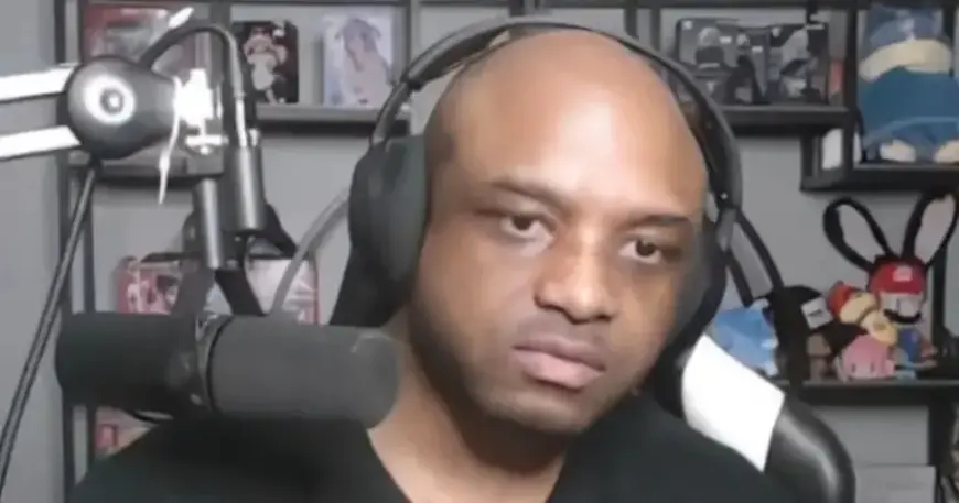 Twitch Influencer Lacari Accidentally Reveals Notepad with 1,700 Disturbing Files