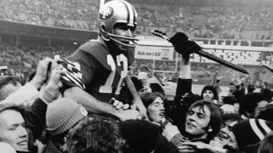 NFL MVP and Legendary 49ers Quarterback John Brodie Passes Away at 90