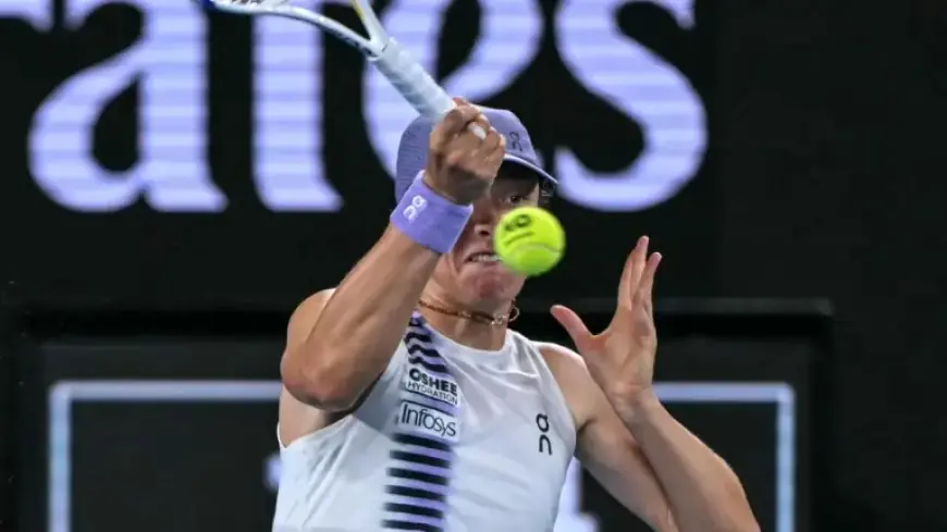 Swiatek Triumphs in Thriller to Secure Australian Open Last 16 Spot