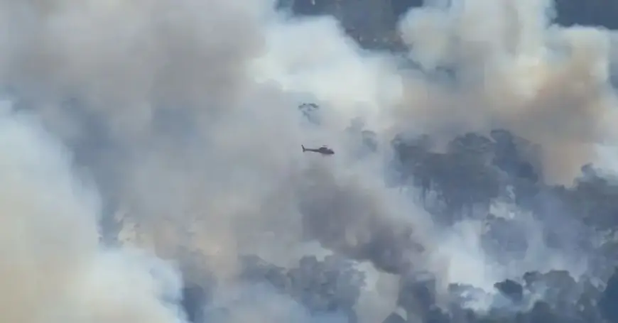 Rural Victoria Bushfire Forces Residents to Seek Emergency Shelter