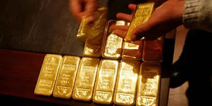 “‘Sell America’ Triggers Gold and Silver Rush Among Everyday Investors”