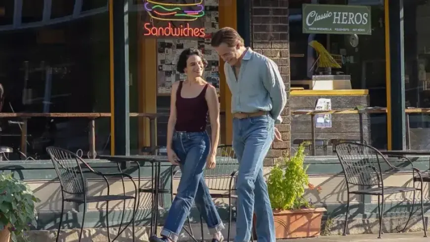 “Carousel Review: Chris Pine and Jenny Slate Shine in Languid Neorealist Romance”