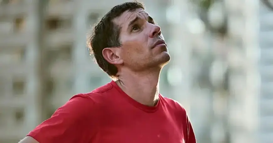 Alex Honnold Resumes Thrilling Rope-Free Ascent of Taipei 101 After Weather Delay