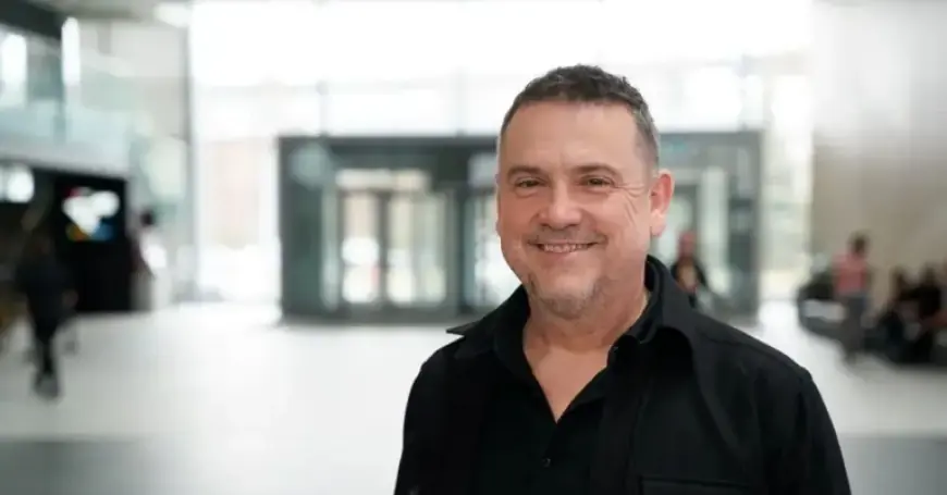 Claude Legault Shares Heartfelt Confidences on Facteur A Video