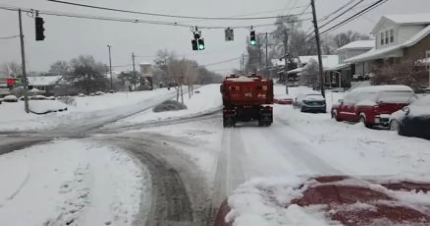 Louisville weather radar turns into a warning map as snow bands build and the GFS model keeps the cold locked in