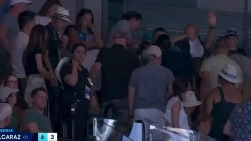 “Tennis Health Scare: Alcaraz’s Tie-Break Halted for 10 Minutes”