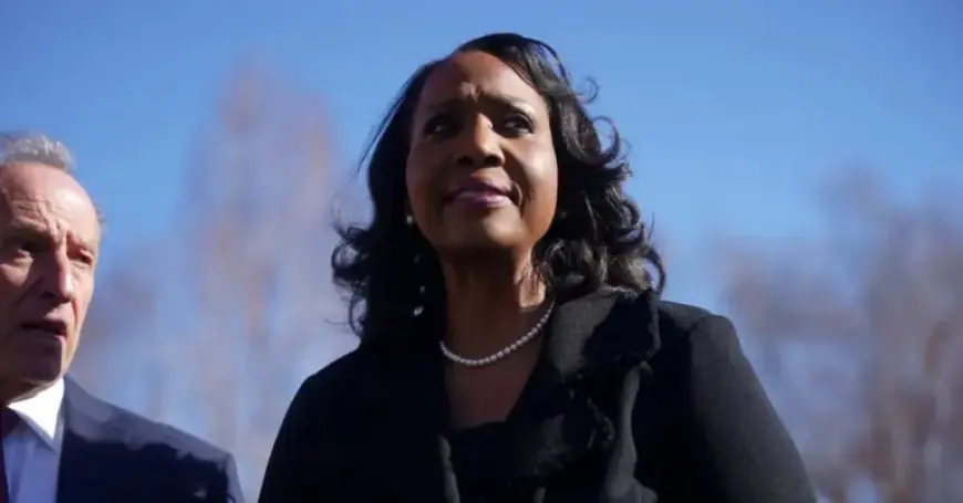 Supreme Court May Dodge Key Issues in Trump’s Attempt to Oust Fed’s Lisa Cook