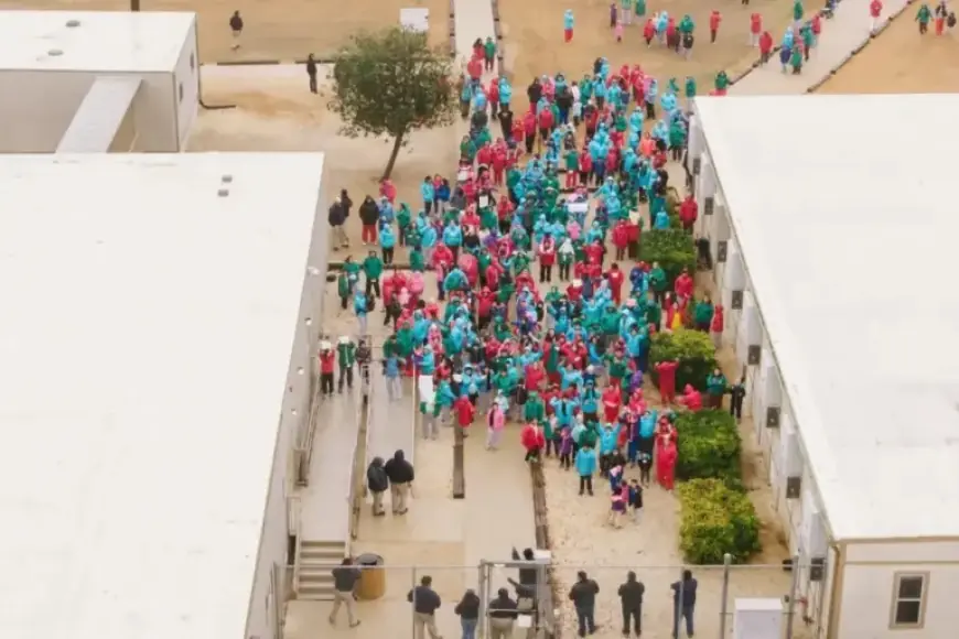 Immigrant Families Protest Detention Inside Texas Facility