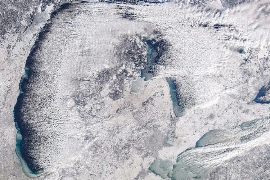 Michigan Mitten Undergoes Harsh Winter Conditions