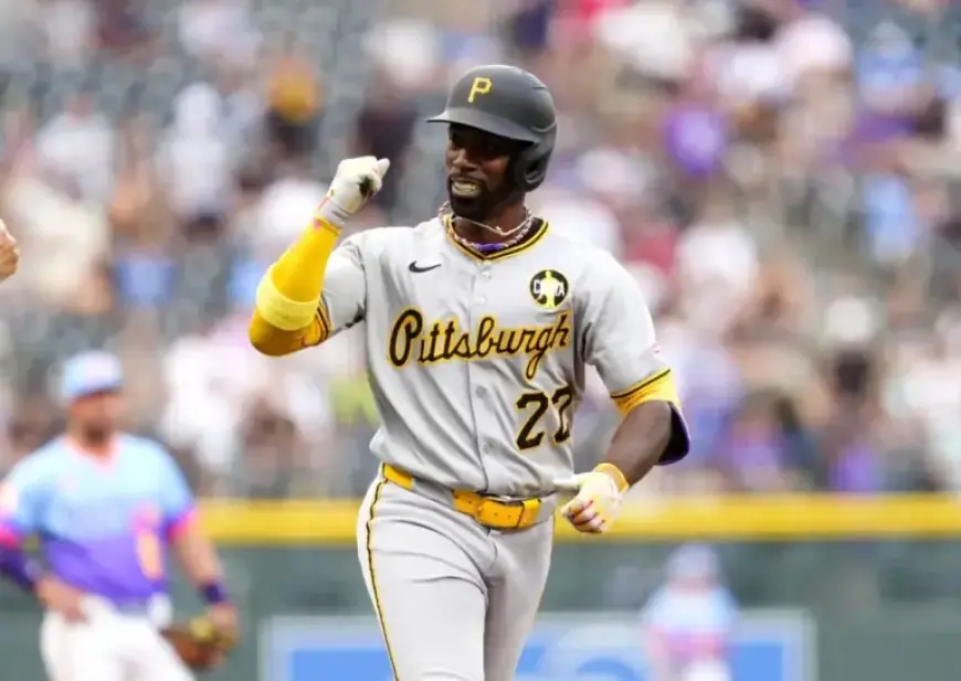 Pirates Consider Re-Signing Star Outfielder Andrew McCutchen