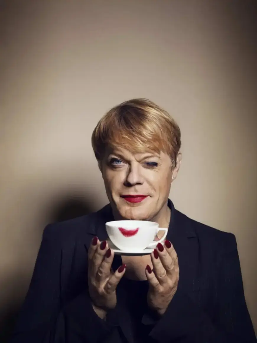 Suzy Eddie Izzard Discusses Shakespeare N’Stuff at Chicago Shakespeare Review