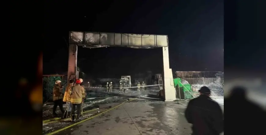Warehouse Fire in Büyükçekmece Engulfs Trucks, Captured by Drone
