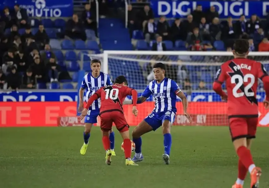 Coudet Chooses Boyé-Martínez Duo, Benavídez as Center-Back Against Betis