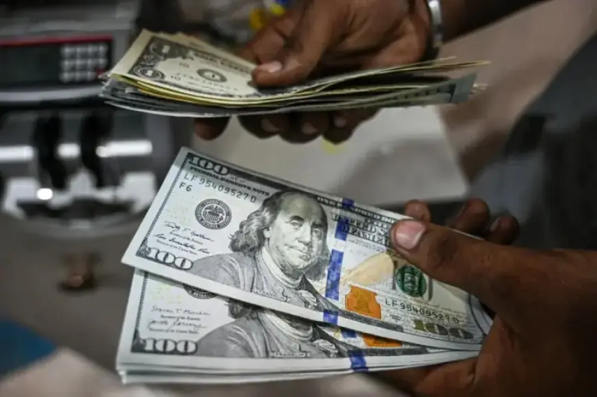 Traders Reignite Debate, Intensifying Pressure on the Dollar