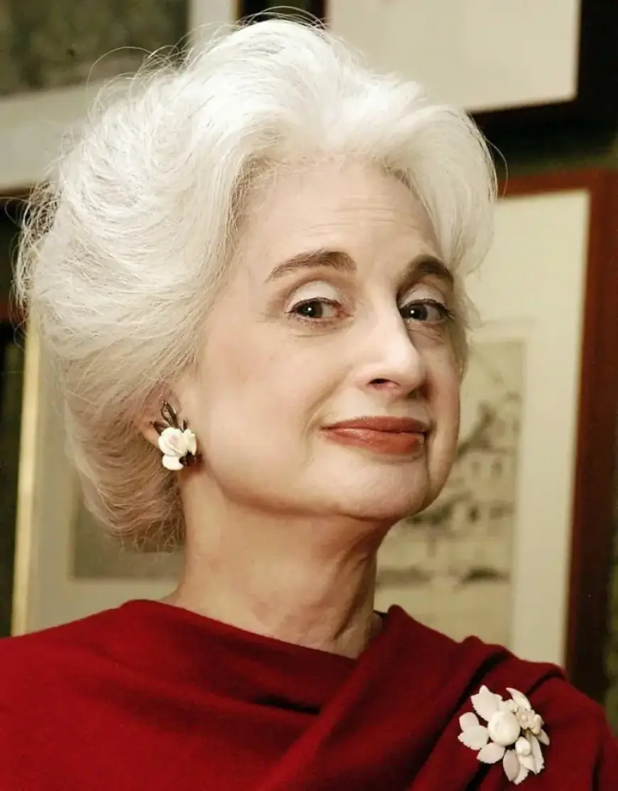 Selfish Father Hijacks Daughter’s Wedding Focus