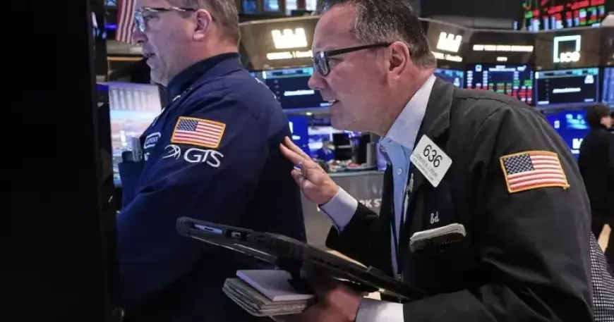 US Stocks Surge as Gold Sets Record, Dollar Declines