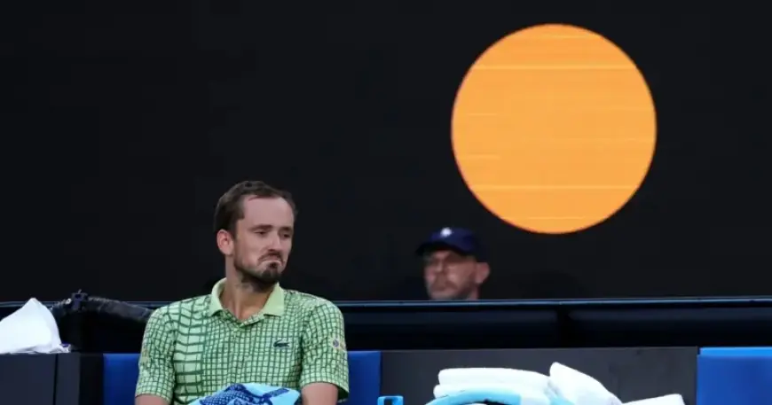 Medvedev Embraces Defeat Against Vietnamese-Origin Player Learner Tien