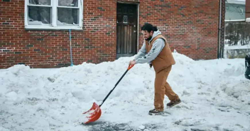 Cities Endure Frigid Cold and Power Outages as Snowstorm Death Toll Rises