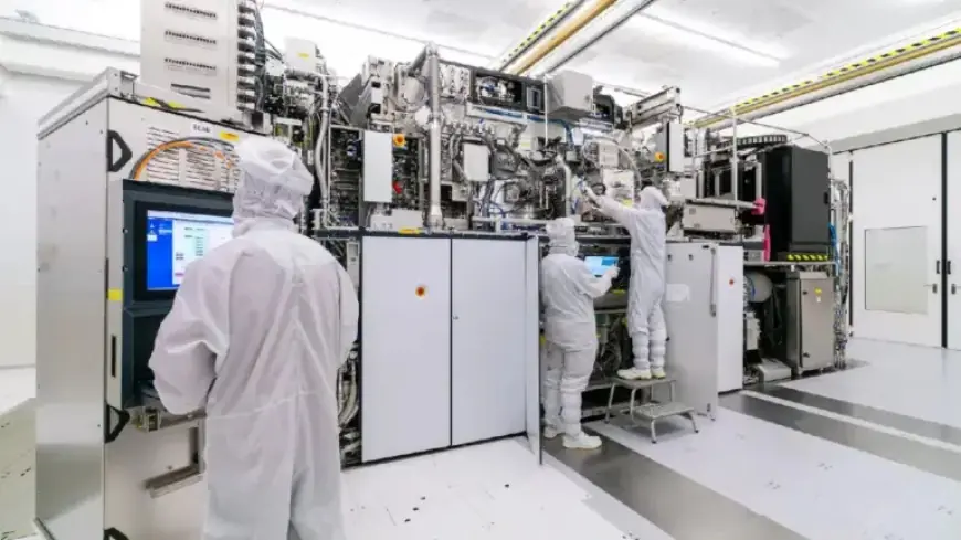 ASML Order Book Overflows Amid Ongoing AI Boom