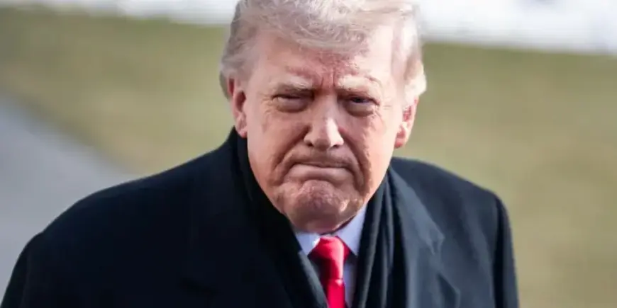 Gold Rises as Trump Weakens Dollar, UBS Warns of U.S. Decline