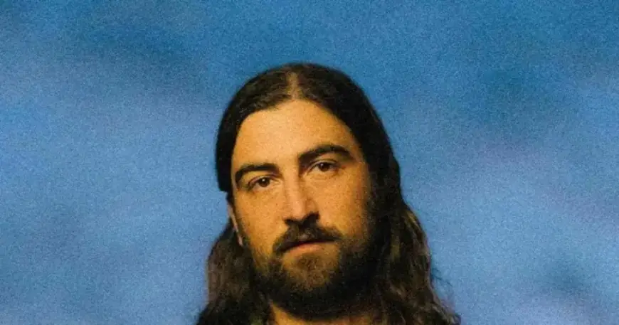 Noah Kahan Unveils New Album ‘The Great Divide’