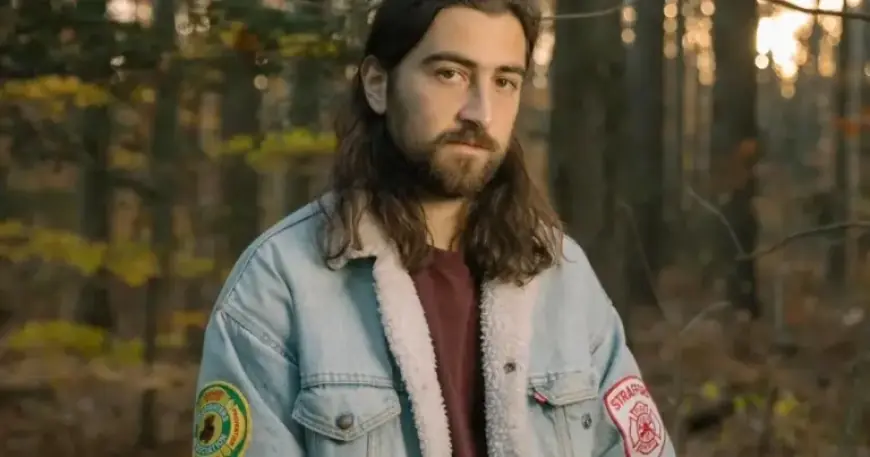 Noah Kahan Teases New Album with Untitled CDs and Vinyl on Website