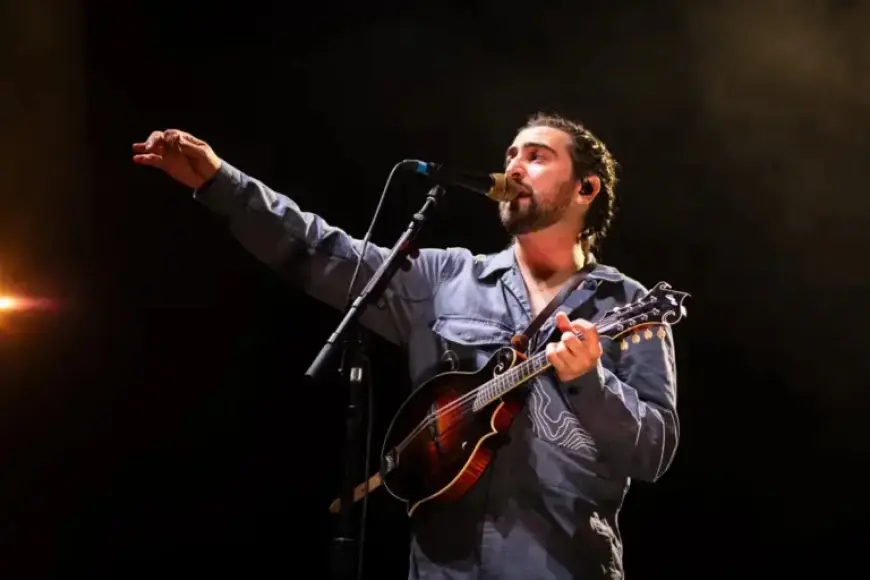 Fans Eagerly Anticipate Viral Singer-Songwriter’s Teased New Music