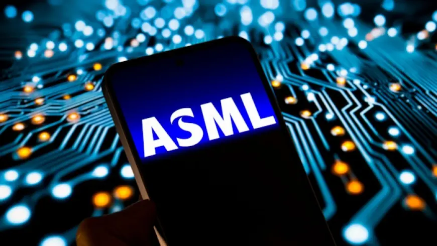 ASML stock swings as record bookings and a higher 2026 outlook collide with profit-taking