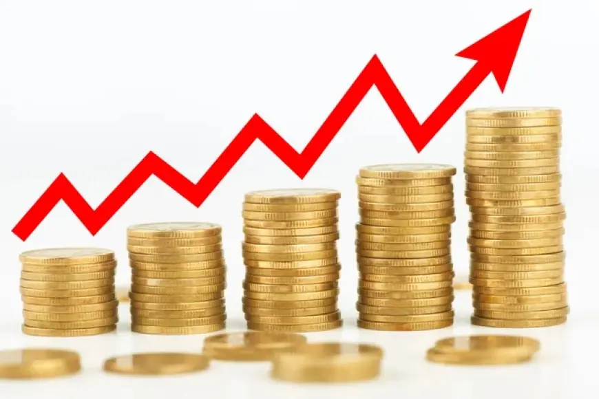 Gold Price Today Holds Near Record Highs Around $5,440 as Investors Hedge Dollar Risk and Rate Uncertainty