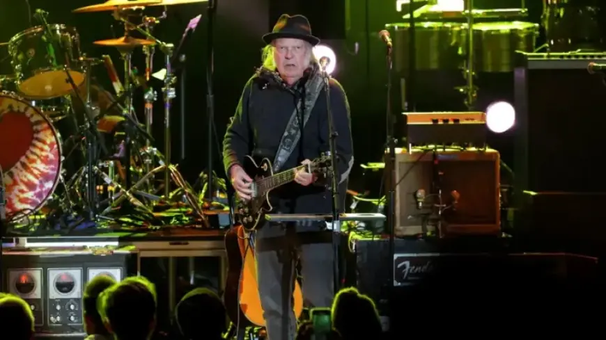 Neil Young Challenges Apple and Verizon for Backing Trump