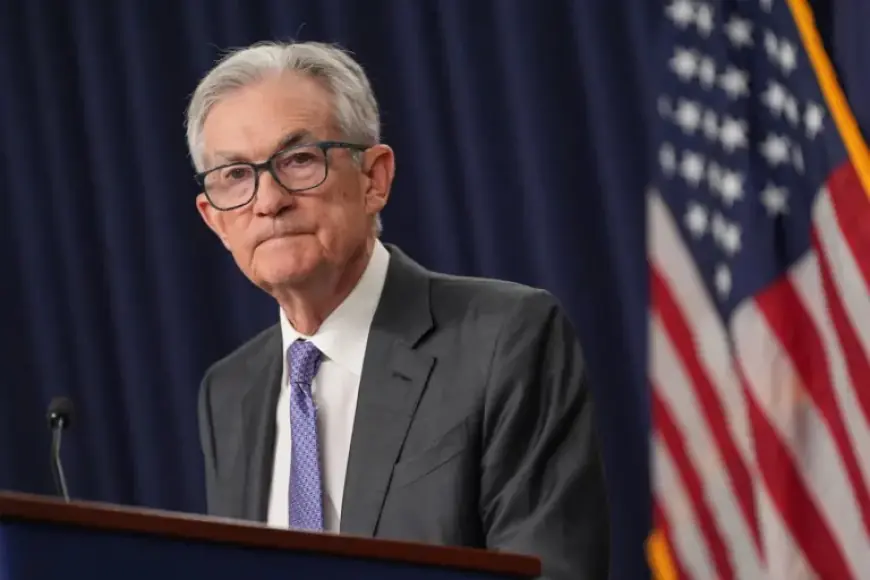 Fed Maintains Rates, Signals Economic Risks Declining