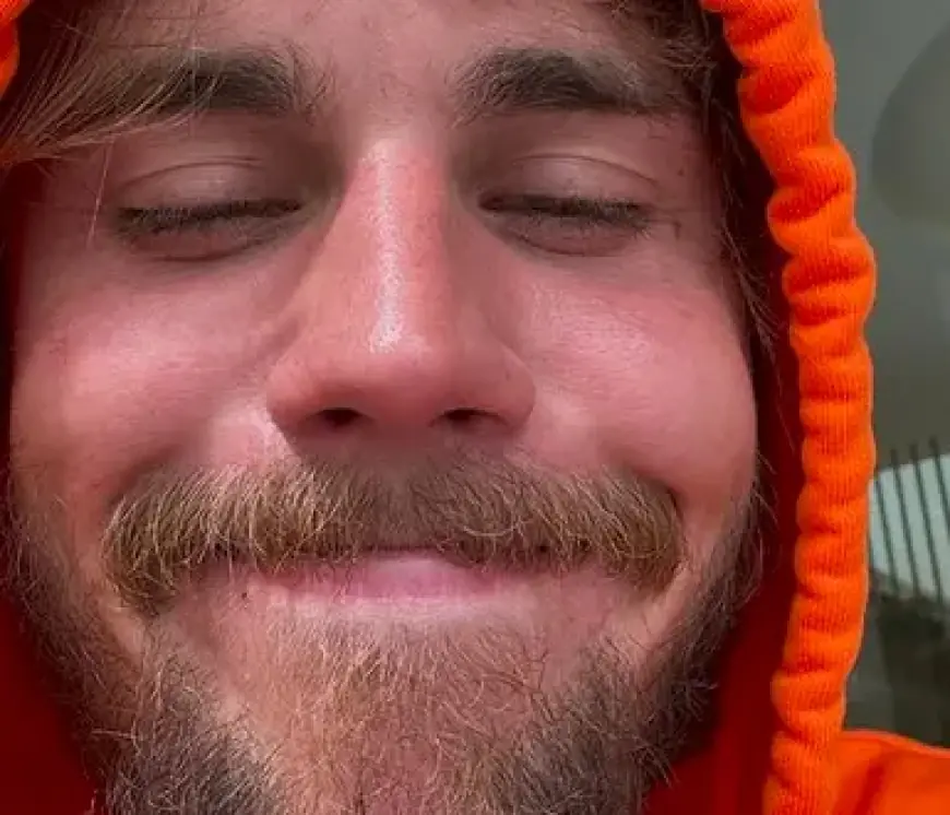 Justin Bieber Returns to Grammy Stage Ahead of Tour and Coachella