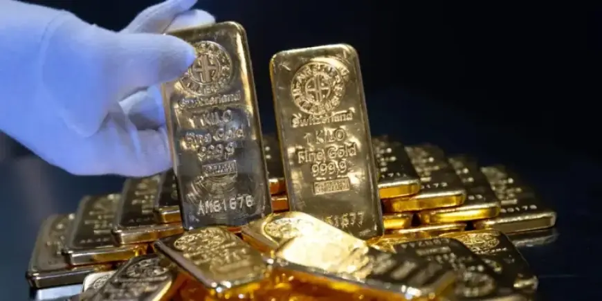 Gold’s Rally Triggers Bearish Stock-Market Signal Unseen in Two Decades