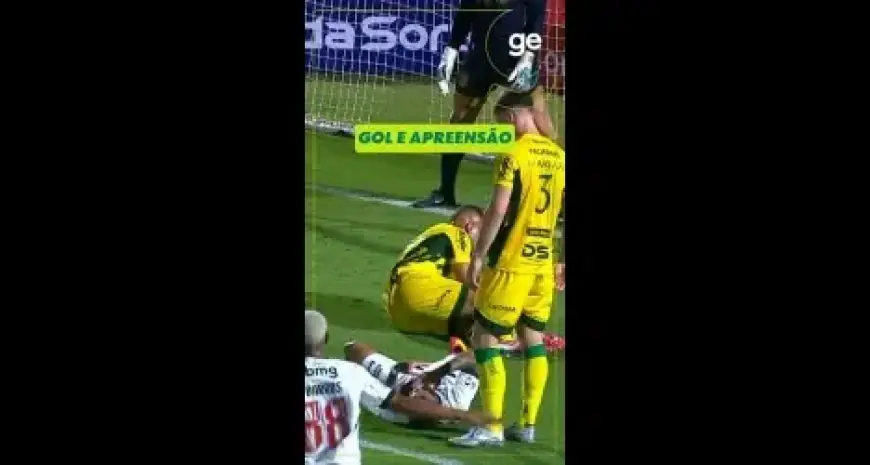 Philippe Coutinho Scores Goal, Returns to Field Wearing Swim Cap