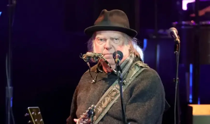 Neil Young Urges Boycott of Trump-Supporting Companies, Criticizes Apple and Verizon