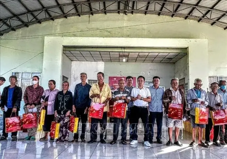 Warm Tet Ushers in a Spring Full of Human Kindness