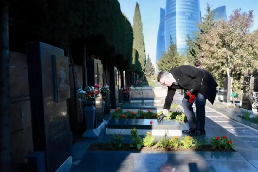 Israel FM Tours Alley of Martyrs and Victory Park