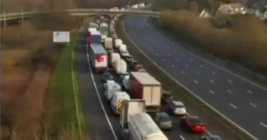 Major Motorway Traffic Chaos Halts Cars in Both Directions
