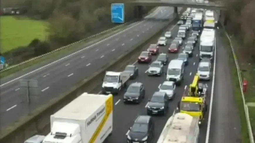UK Airport Motorway Closure Disrupts Traffic in Both Directions