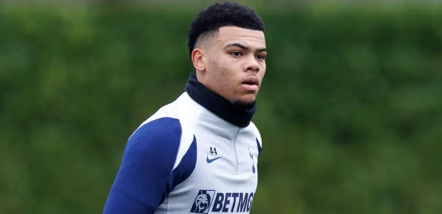 Dane Scarlett heads to Hibernian on loan as Spurs seek minutes for young striker