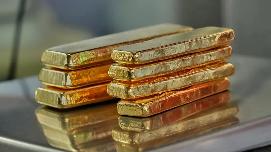Gold price today slips below $4,900 after a historic late-week reversal