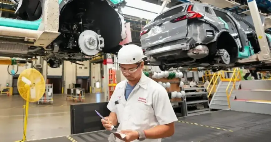 Economist Warns: Tariffs Damage U.S. Manufacturing While Canada’s GDP Stalls