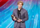 Carson Schwesinger Wins 2025 AP NFL Defensive Rookie of the Year