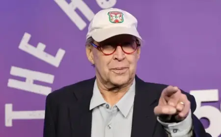 Celebrities Who Dislike Chevy Chase: A Comprehensive List