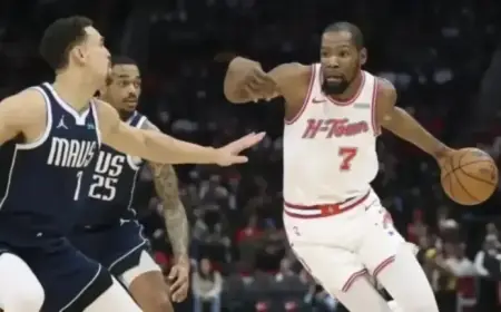 Kevin Durant’s Stunning Nutmeg Pass Dazzles Against Mavericks