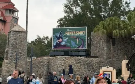 Disney’s Hollywood Studios Unveils Updated Fantasmic Billboard
