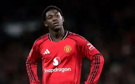 Man United Urged to Halt Kobbie Mainoo Contract Talks Immediately